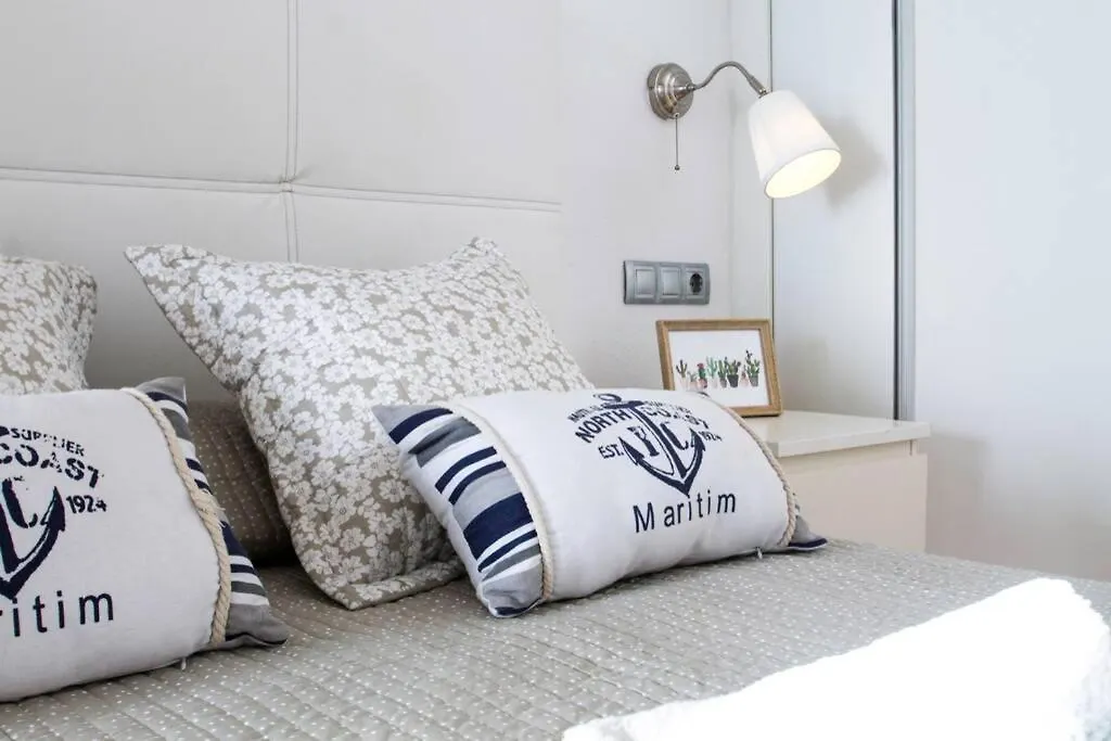 Primera linea de mar. Apartamento turístico Salou